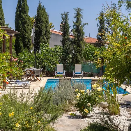 فيلة Simeon Estate *